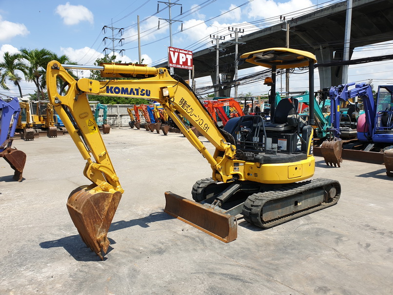 รถแม็คโคร Komatsu PC30MR-3